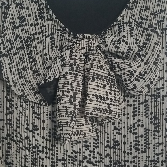 Cute Bowed tank - Picture 2 of 4